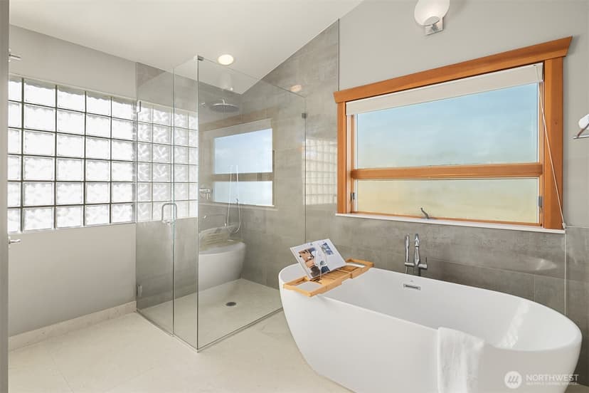 Property photo for 2422 NW 58th Street #301, Seattle photo 17