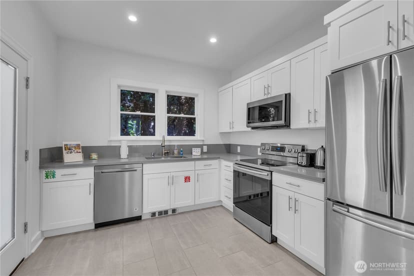Property photo for 250 NE 50th Street, Seattle photo 15