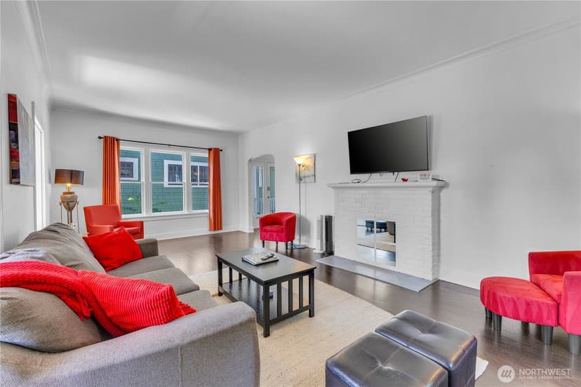 Property photo for 250 NE 50th Street, Seattle photo 8