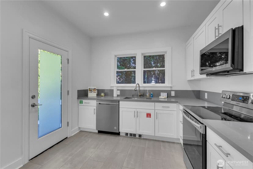 Property photo for 250 NE 50th Street, Seattle photo 17