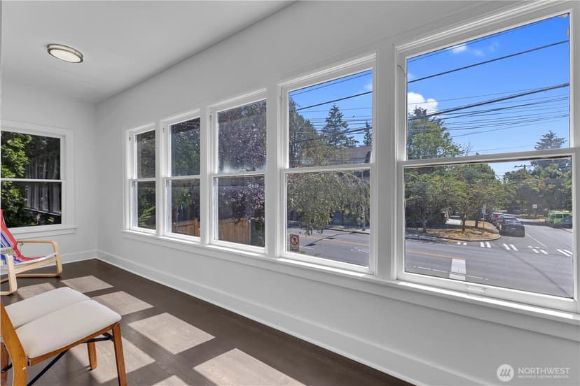 Property photo for 250 NE 50th Street, Seattle photo 9