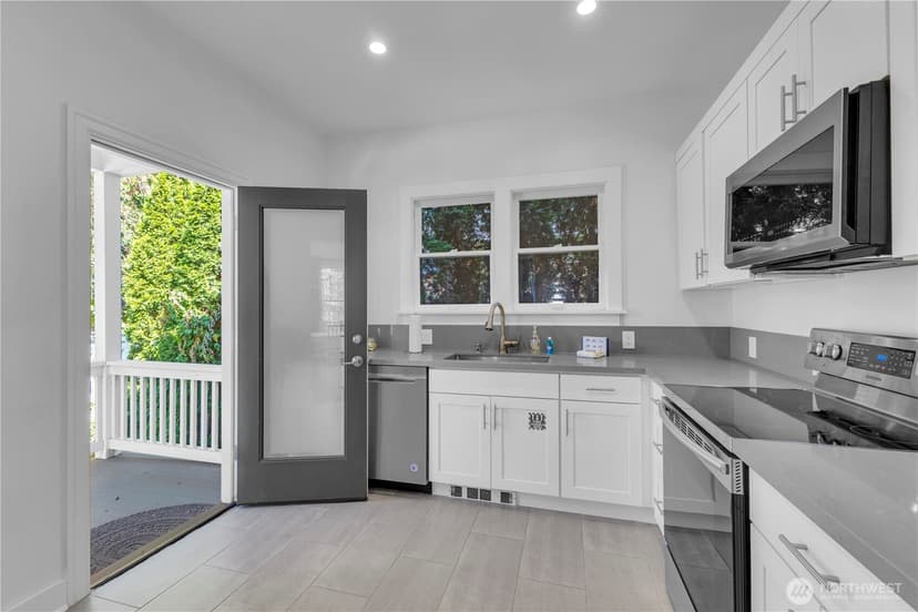 Property photo for 250 NE 50th Street, Seattle photo 16