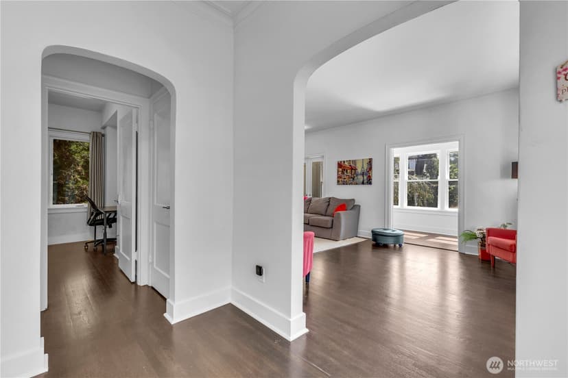 Property photo for 250 NE 50th Street, Seattle photo 5