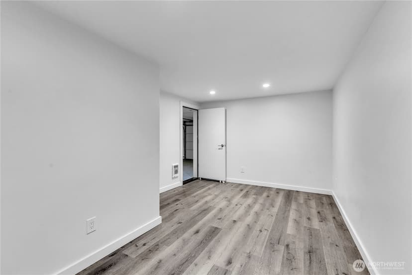 Property photo for 250 NE 50th Street, Seattle photo 32
