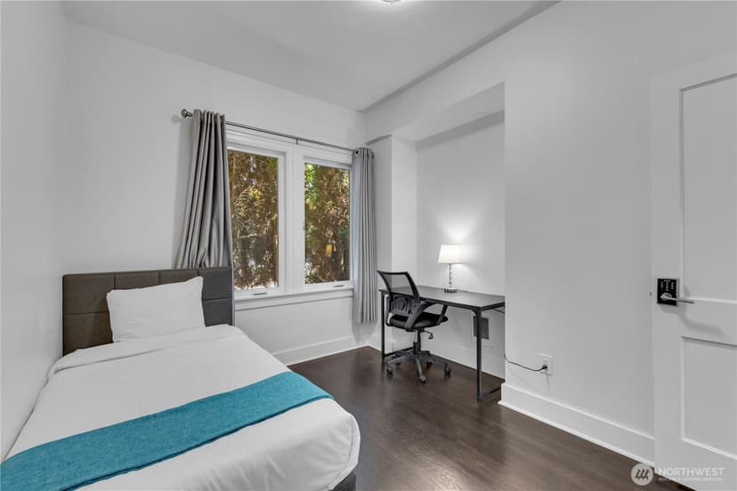 Property photo for 250 NE 50th Street, Seattle photo 11