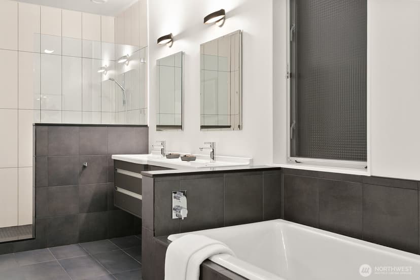 Property photo for 1549 Magnolia Way W, Seattle photo 22