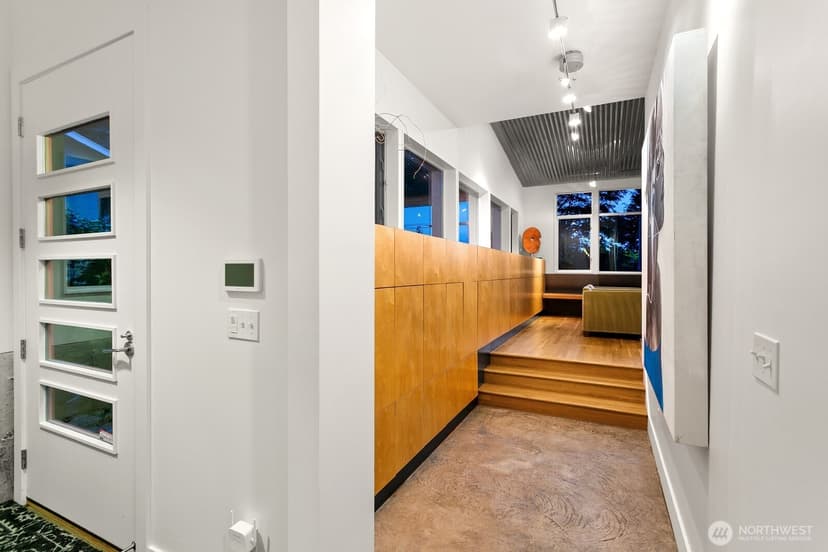 Property photo for 1549 Magnolia Way W, Seattle photo 2