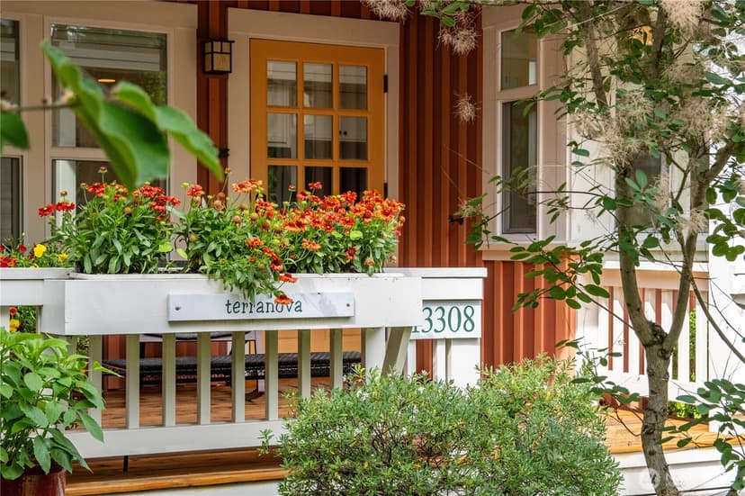 Property photo for 13308 NE 111th Court #2, Redmond photo 2