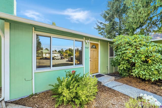 Property photo for 9307 3rd Place SE, Everett photo 2