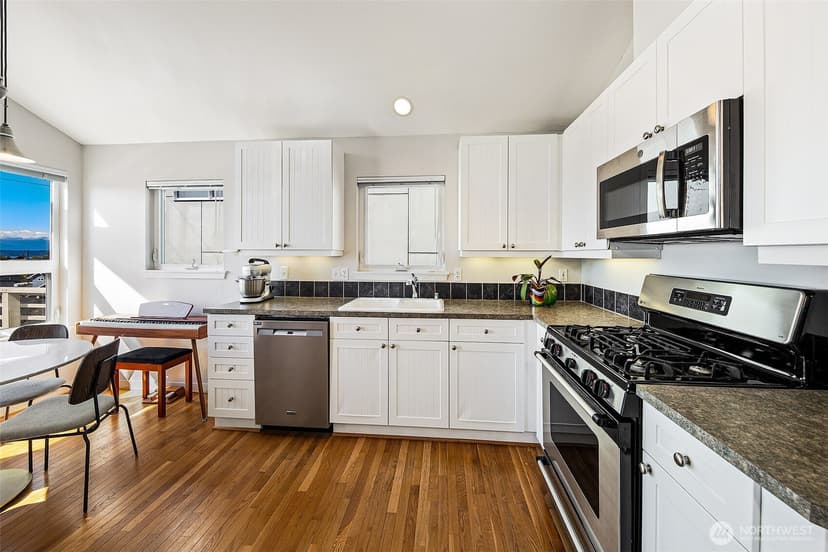 Property photo for 5953 California Avenue SW #2C, Seattle photo 12