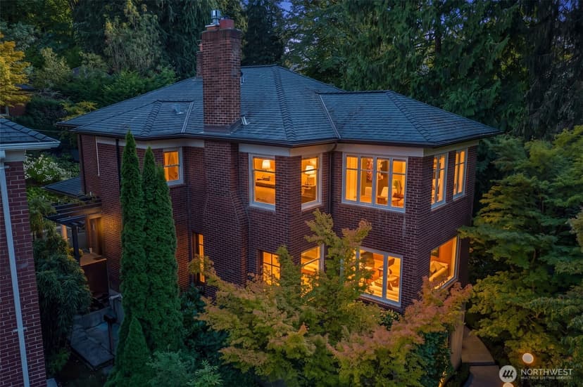 Property photo for 2306 Lake Park Drive S, Seattle photo 4
