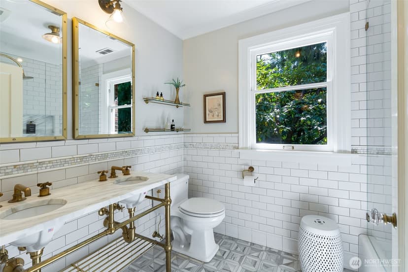 Property photo for 2306 Lake Park Drive S, Seattle photo 33