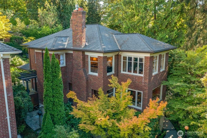 Property photo for 2306 Lake Park Drive S, Seattle photo 5