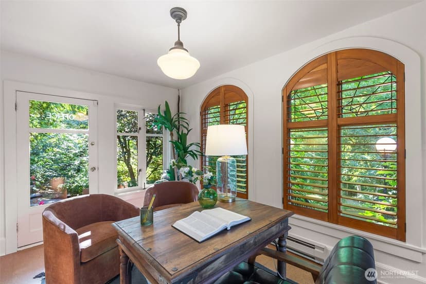 Property photo for 2306 Lake Park Drive S, Seattle photo 36