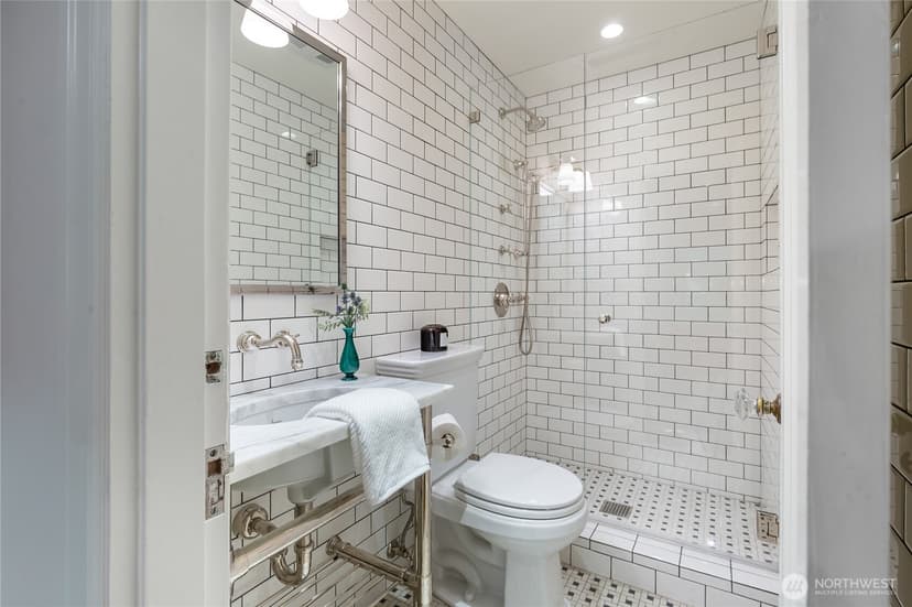 Property photo for 2306 Lake Park Drive S, Seattle photo 37