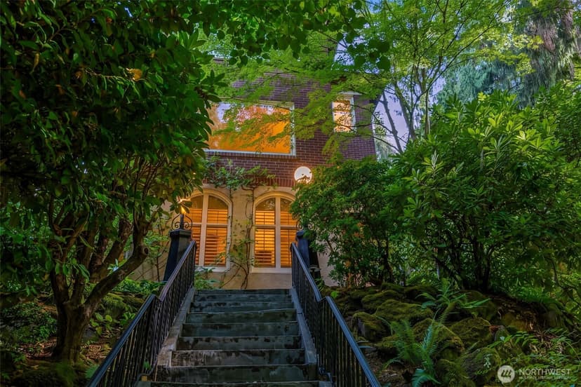 Property photo for 2306 Lake Park Drive S, Seattle photo 43