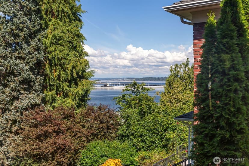 Property photo for 2306 Lake Park Drive S, Seattle photo 28