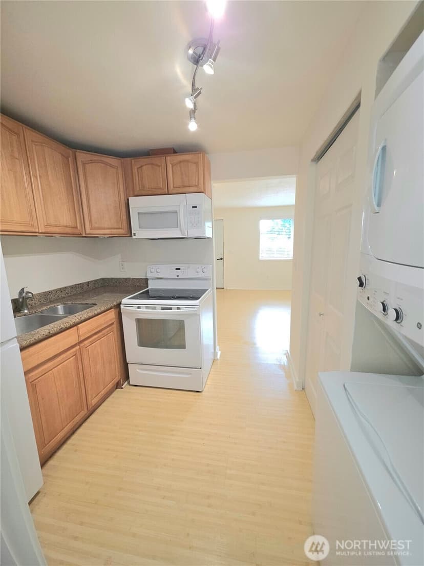 Property photo for 9811 Whitman Avenue SW #2, Lakewood photo 8