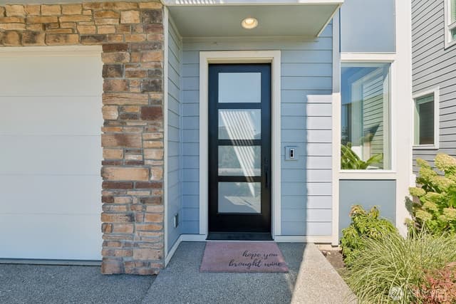 Property photo for 7504 S 129th Place, Seattle photo 3