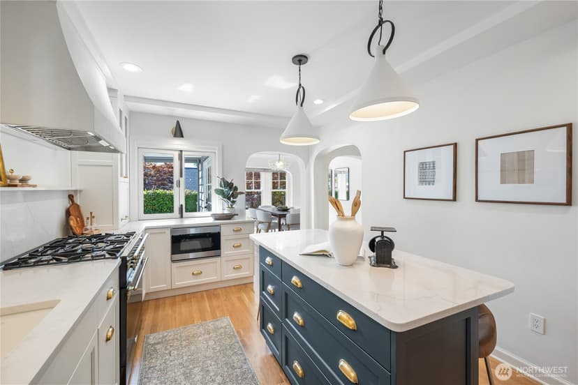 Property photo for 7702 Sunnyside Avenue N, Seattle photo 8