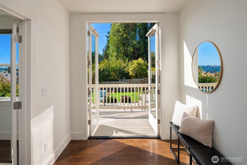 Property photo for 2313 E Mercer Street, Seattle photo 17