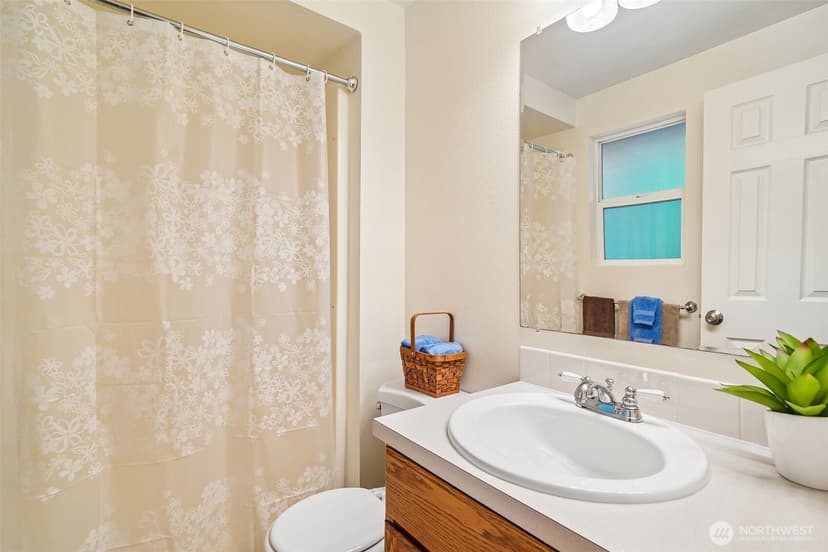 Property photo for 10403 NE 135th Place, Kirkland photo 21