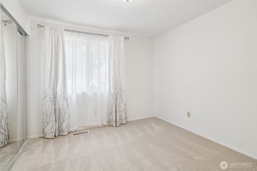 Property photo for 10403 NE 135th Place, Kirkland photo 25