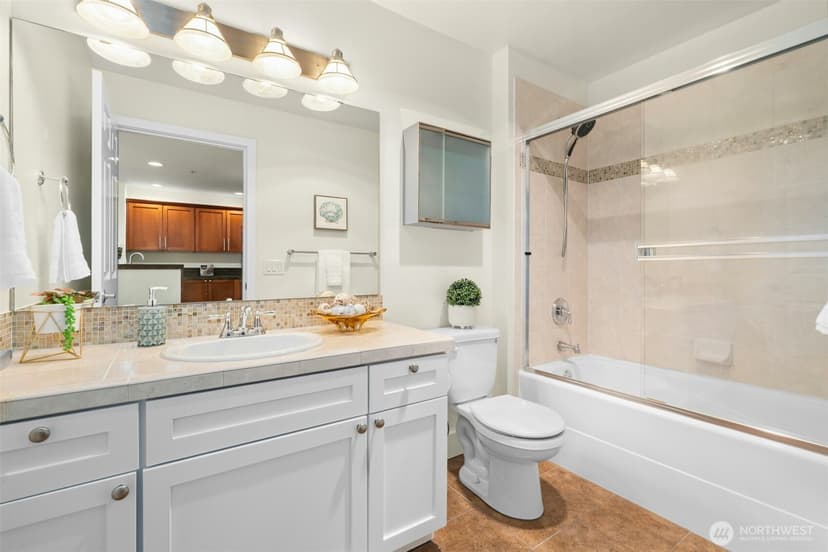 Property photo for 133 Queen Anne Avenue N #304, Seattle photo 14
