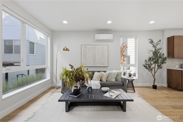 Property photo for 2214 Franklin Ave E #B, Seattle photo 4