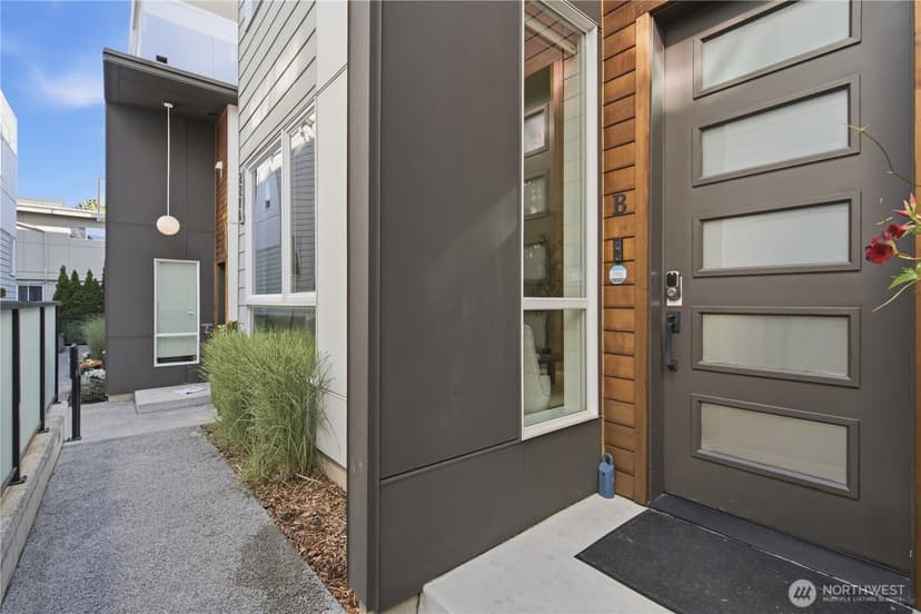 Property photo for 2214 Franklin Ave E #B, Seattle photo 2