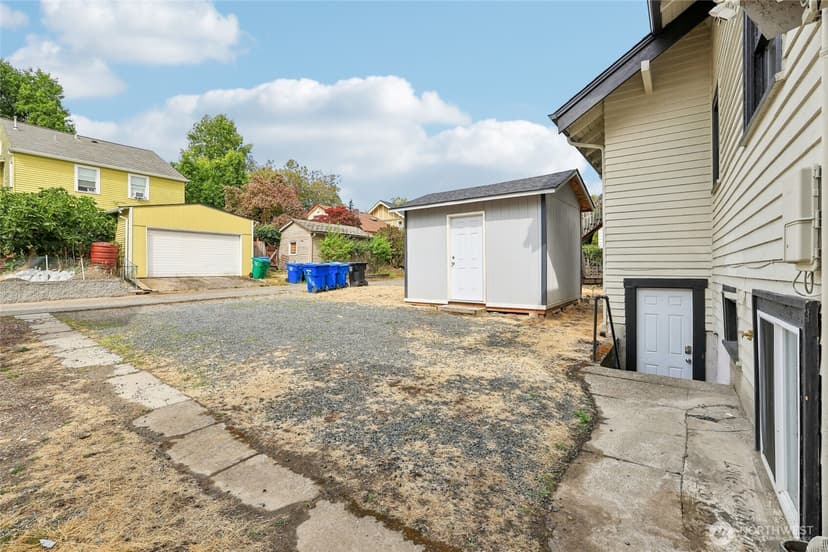 Property photo for 4545 5th Avenue NE, Seattle photo 32
