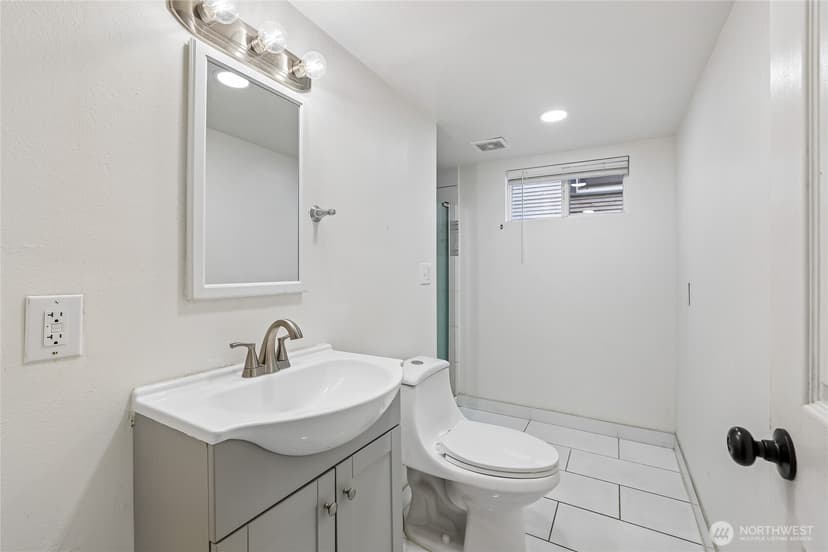 Property photo for 4545 5th Avenue NE, Seattle photo 28