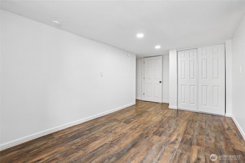 Property photo for 4545 5th Avenue NE, Seattle photo 27