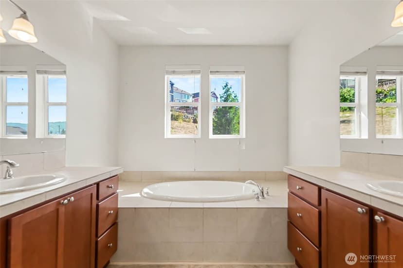 Property photo for 1423 NE Hickory Lane, Issaquah photo 17