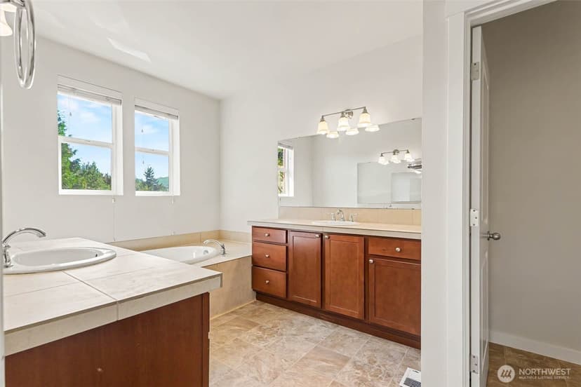 Property photo for 1423 NE Hickory Lane, Issaquah photo 16