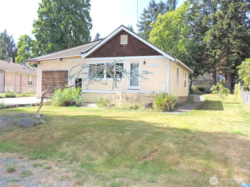 Property photo for 11709 26th Avenue NE, Seattle photo 3
