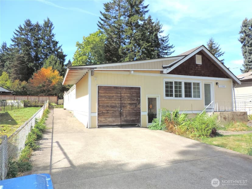 Property photo for 11709 26th Avenue NE, Seattle photo 2