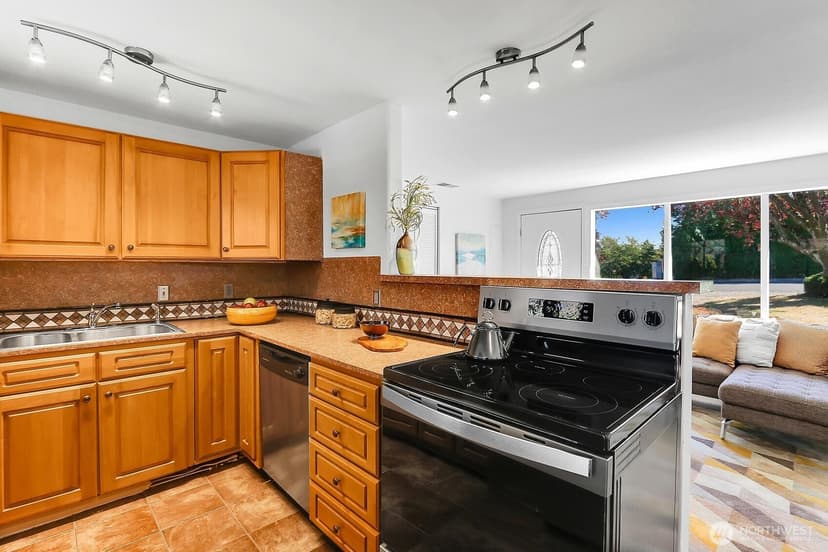 Property photo for 3328 NE 6th Street, Renton photo 12