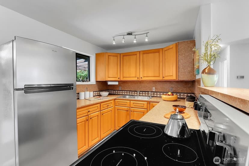Property photo for 3328 NE 6th Street, Renton photo 10