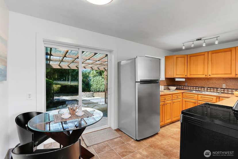 Property photo for 3328 NE 6th Street, Renton photo 9