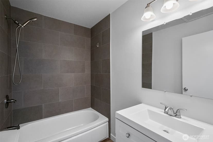 Property photo for 5615 Beverly Ln, Everett photo 9