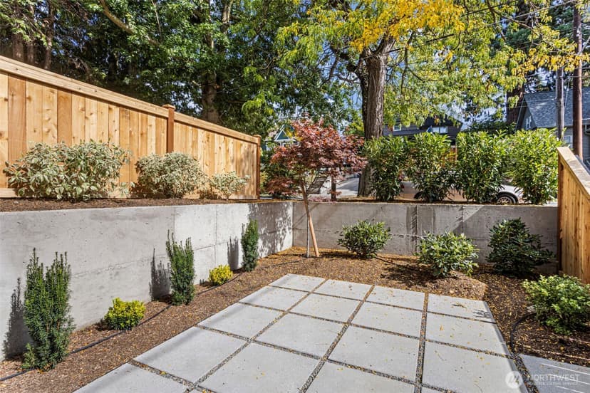 Property photo for 8039 Wallingford Avenue N, Seattle photo 34