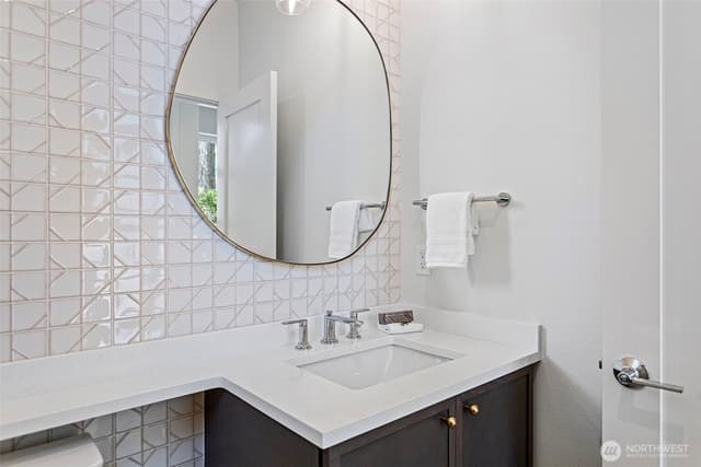 Property photo for 8039 Wallingford Avenue N, Seattle photo 5