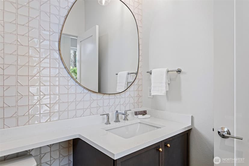 Property photo for 8039 Wallingford Avenue N, Seattle photo 5