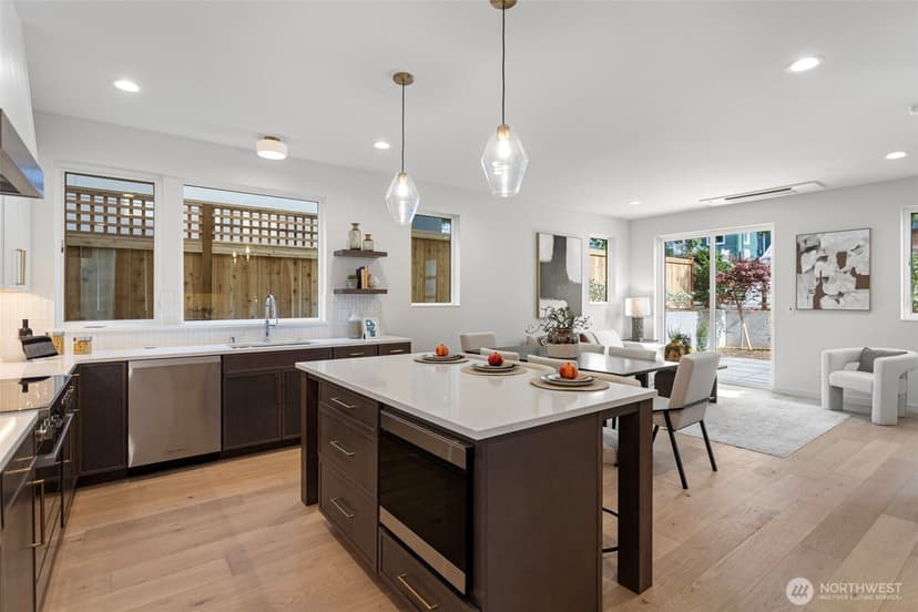 Property photo for 8039 Wallingford Avenue N, Seattle photo 16