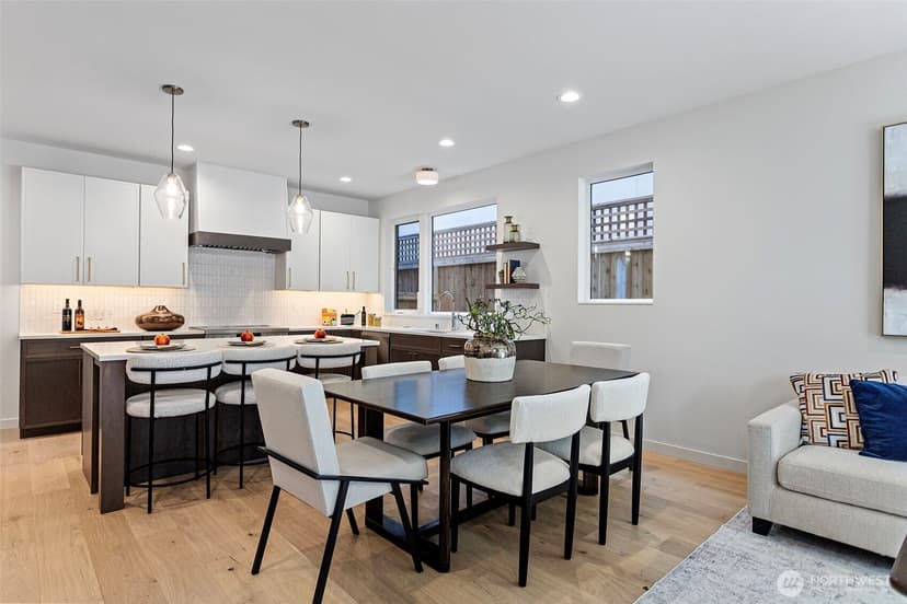 Property photo for 8039 Wallingford Avenue N, Seattle photo 11