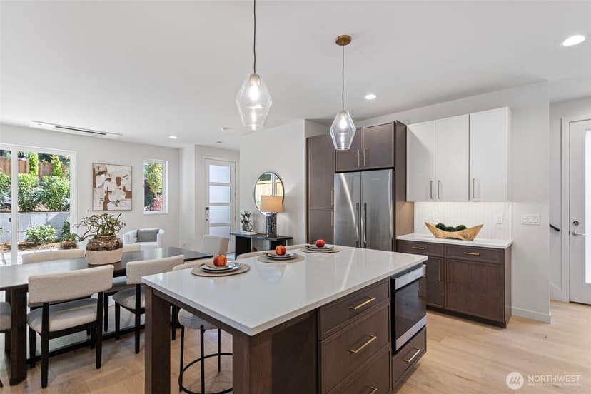 Property photo for 8039 Wallingford Avenue N, Seattle photo 15