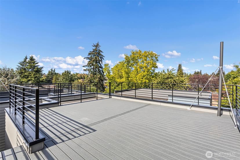 Property photo for 8039 Wallingford Avenue N, Seattle photo 32