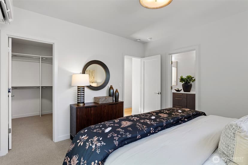 Property photo for 8039 Wallingford Avenue N, Seattle photo 26