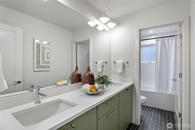 Property photo for 8039 Wallingford Avenue N, Seattle photo 20